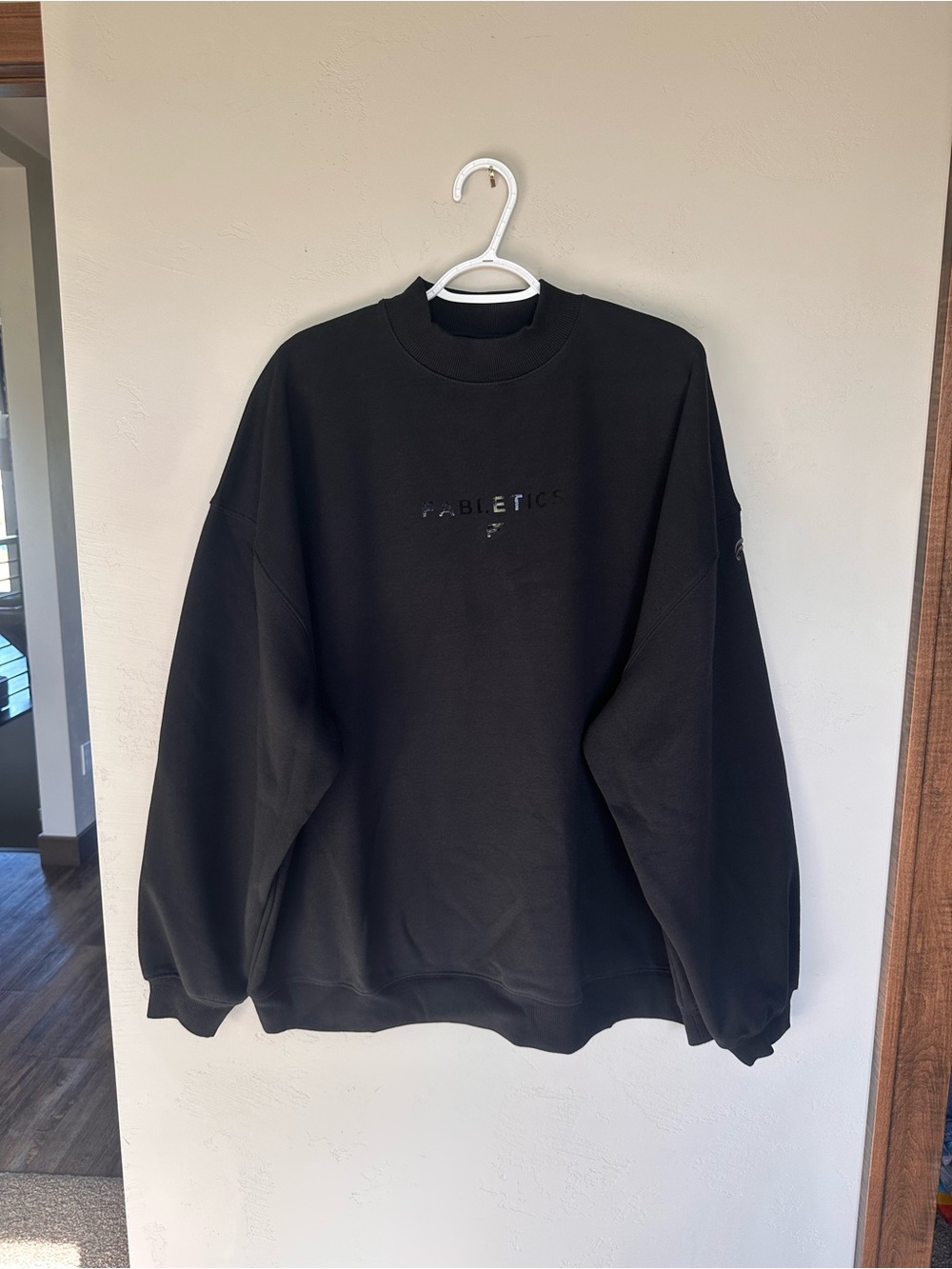 Fabletics Black Oversized Crewneck Sweatshirt Size Medium - Unisex or Women’s